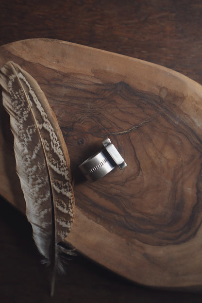 Cloud Mountain Cross Ring - P / 7.5